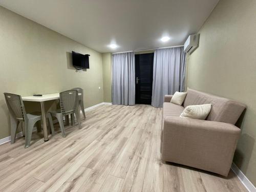 Twin's Twin Apartments