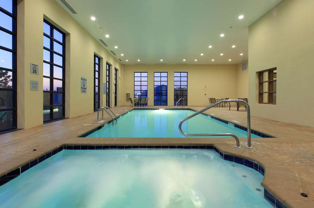 La Quinta Inn & Suites by Wyndham Memphis Wolfchase - photo 10