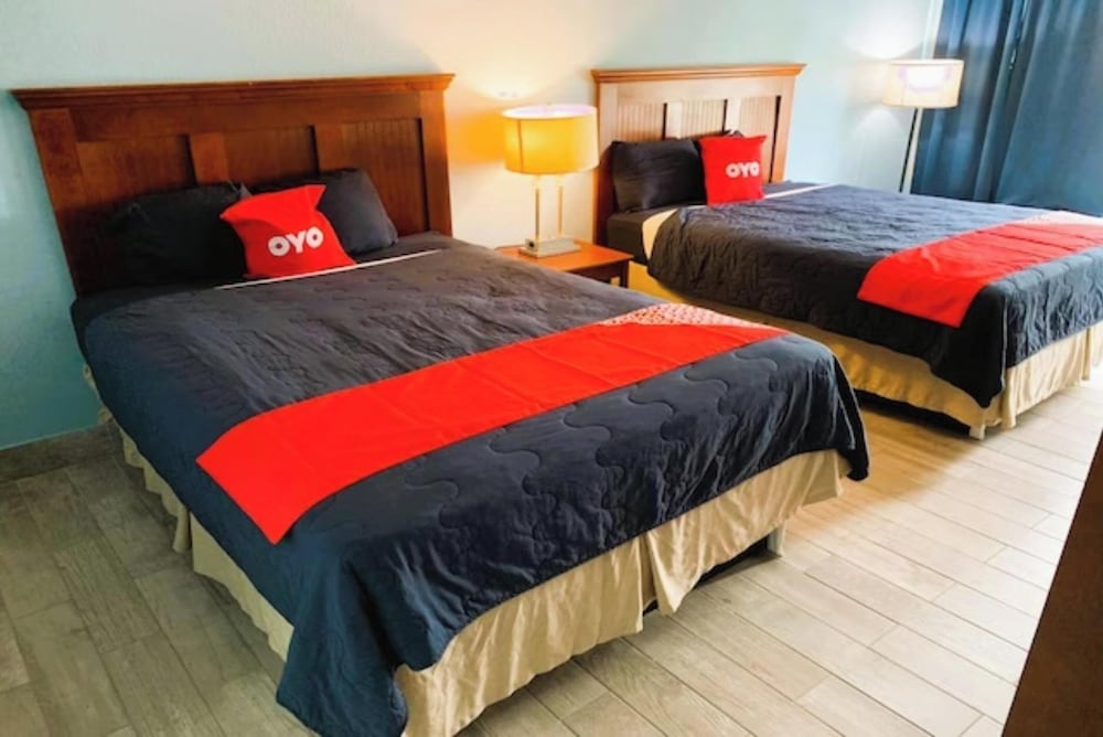 OYO Hotel Dundee By Crystal Lake - photo 21