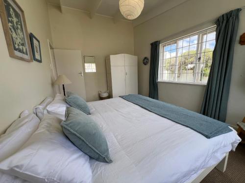 Sunny House in Stunning Arniston — 4-Star Luxury Hotel in Arniston, South Africa