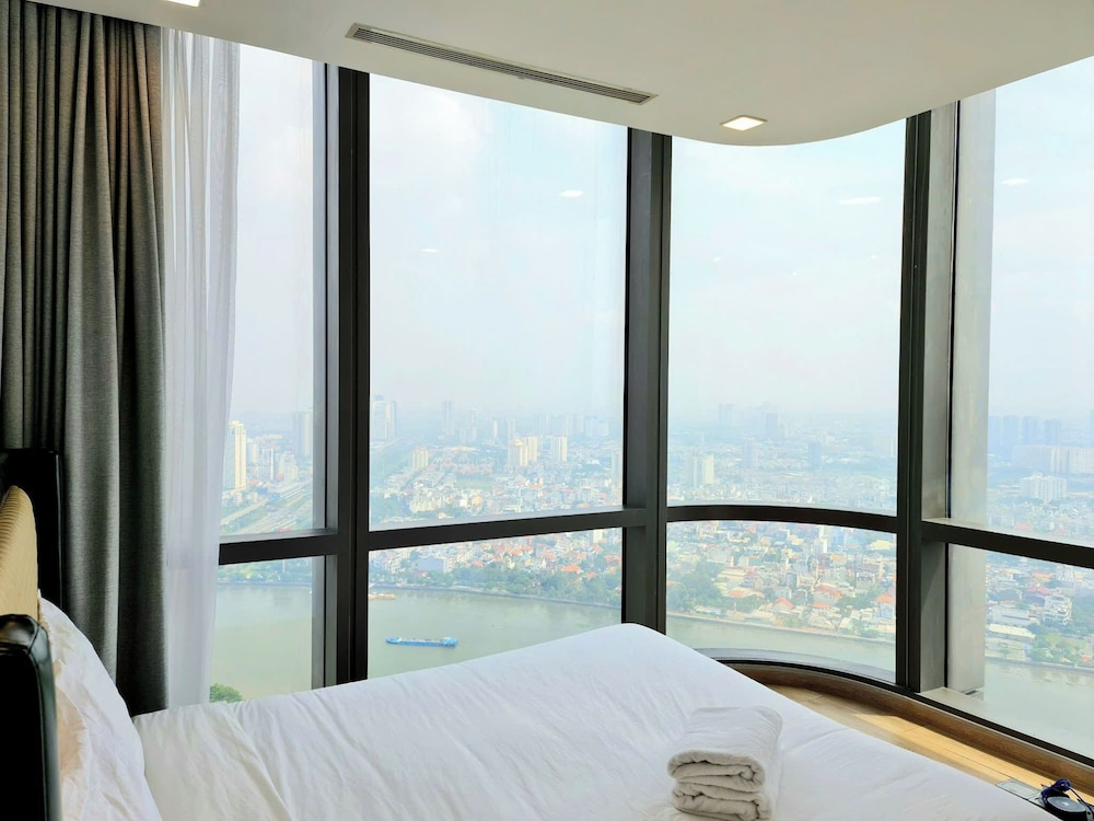 Vinhomes Central Park by Urban Home — 4-Star Luxury Hotel in Ho Chi Minh City, Vietnam