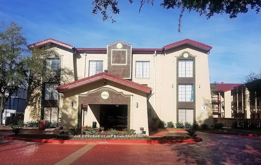 South Houston Inn & Suites Hobby Airport I 45 - photo 16