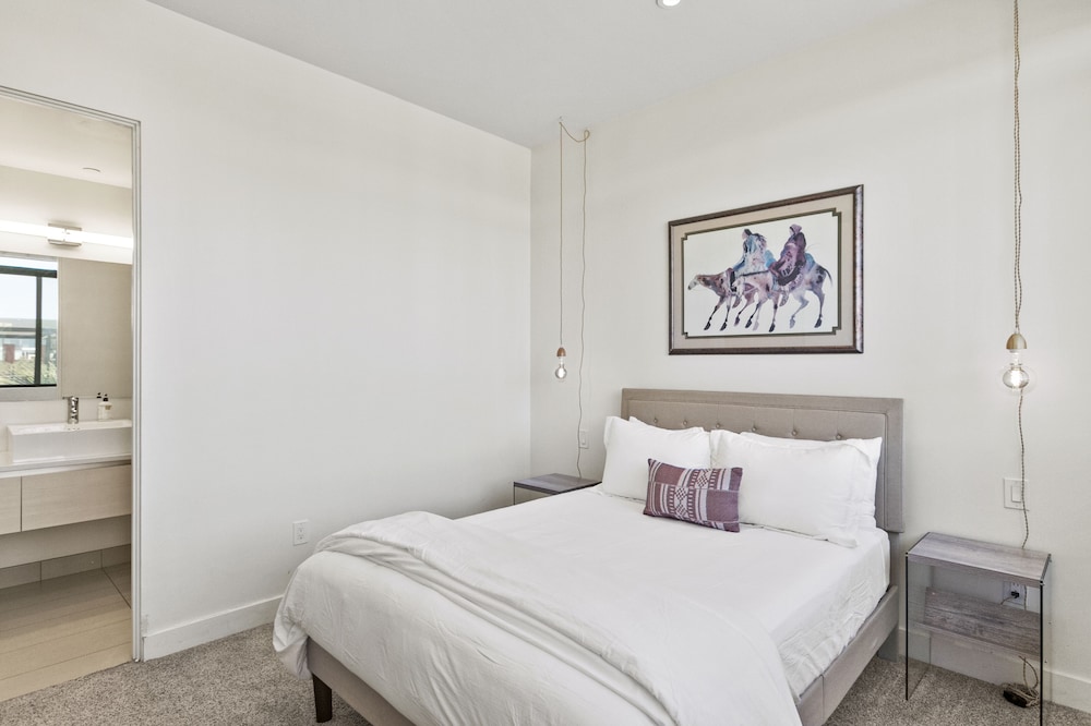 Sonder Old Town Suites — 4-Star Luxury Hotel in Scottsdale, United States
