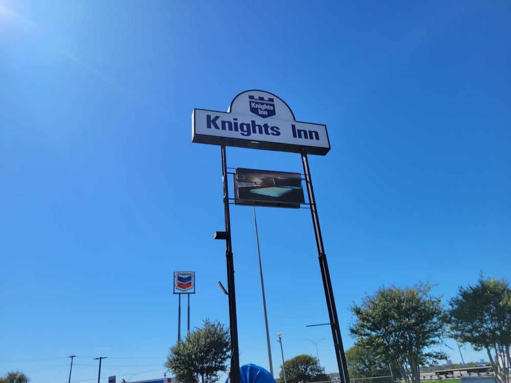 Knights Inn San Antonio near Frost Bank Center - photo 40