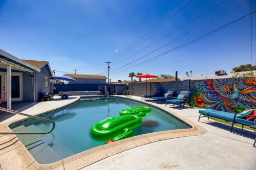 Old Town Single story with Pool Bunk Beds and Games in Scottsdale, United States