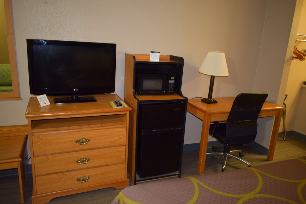 Super 8 by Wyndham Fort Chiswell Wytheville Area - photo 32