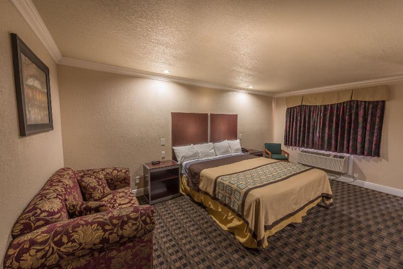 Edgewater Inn Reedley - photo 21