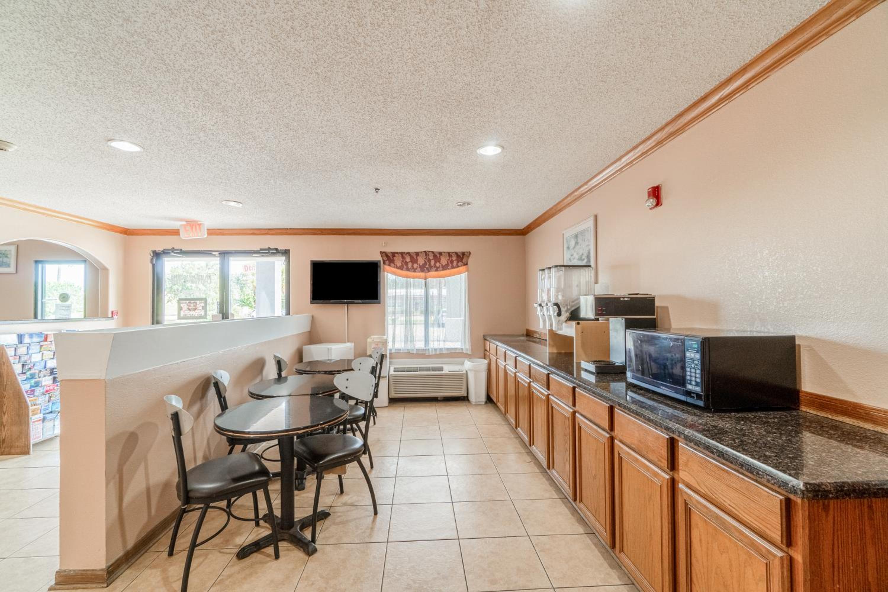 Capital O Fairway Inn Baytown La Porte TX - photo 21