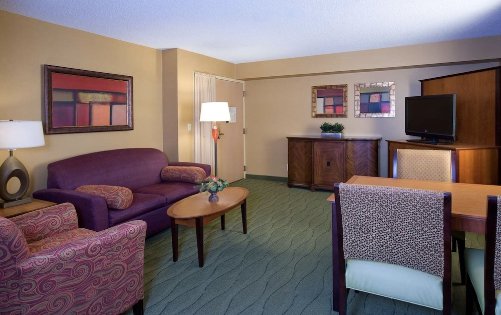 Embassy Suites by Hilton Kansas City International Airport - photo 27