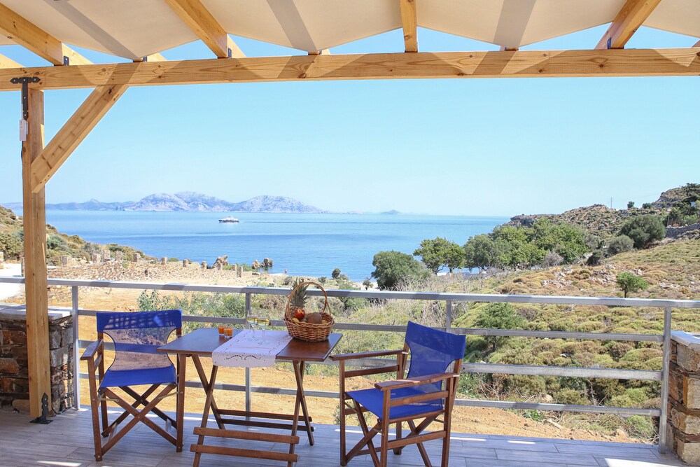 Blue SeaSide Studios — 4-Star Luxury Hotel in Agios Kirykos, Greece