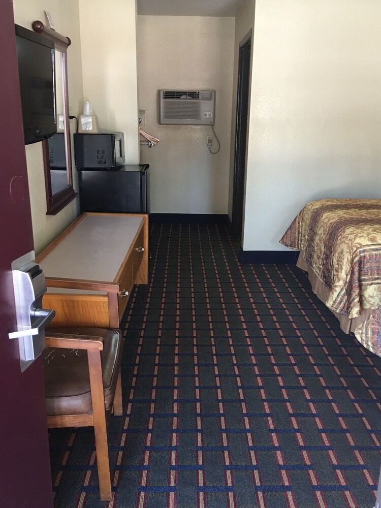 Best Value Inn Motel Sandusky - photo 18