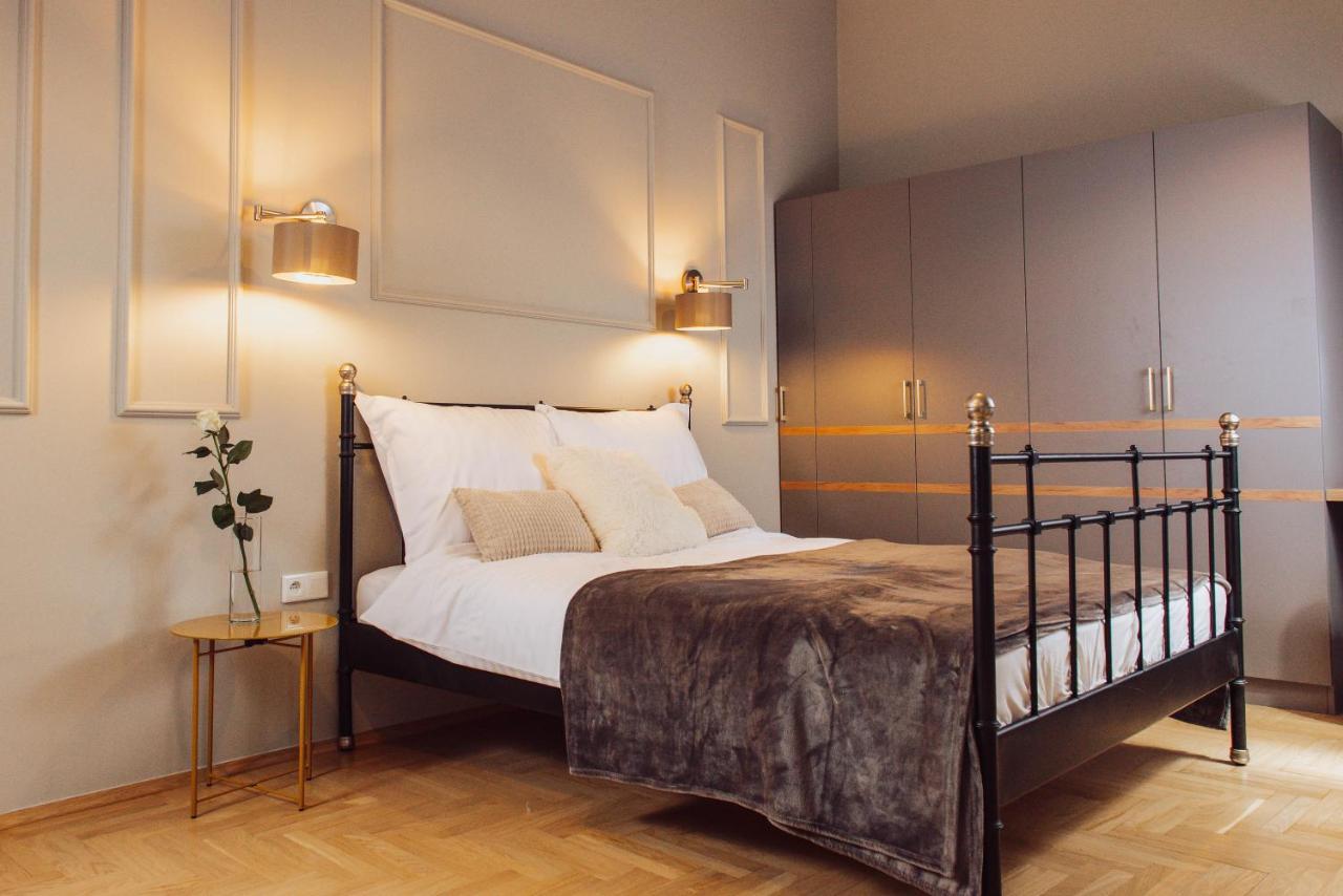 Old Town Luxury Apartment Rynek Szewska — 4-Star Luxury Hotel in Krakow, Poland