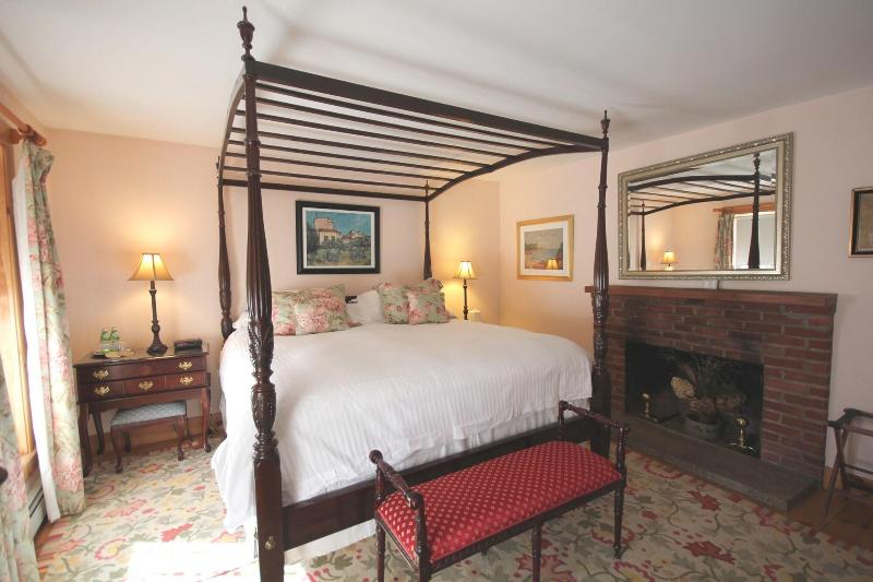 Highland Lake Inn - photo 25