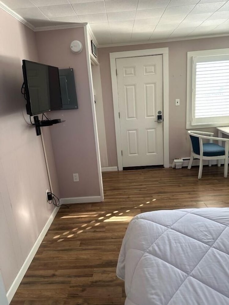 Vineyard Harbor Motel Private Beach - photo 202