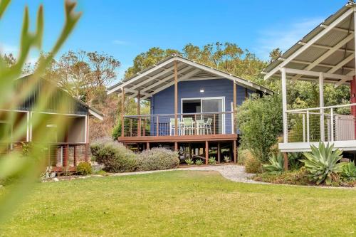 Blue Cabin Bliss at Aldinga Bay Holiday Village — 4-Star Luxury Hotel in Aldinga Beach, Australia