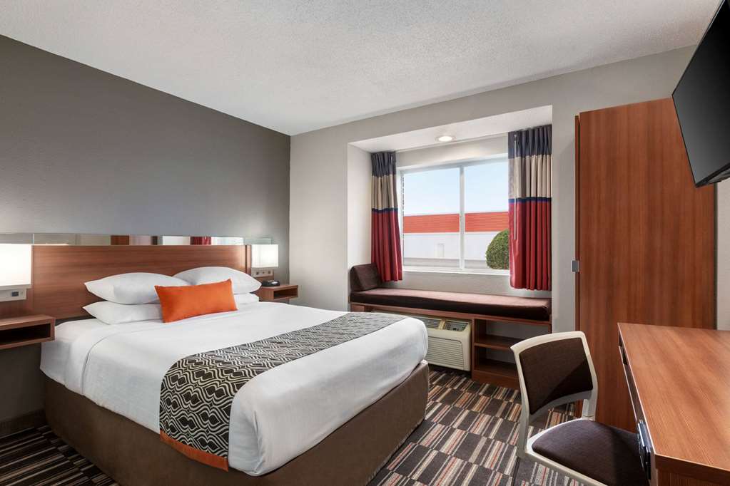 Microtel Inn & Suites by Wyndham Tifton - photo 11