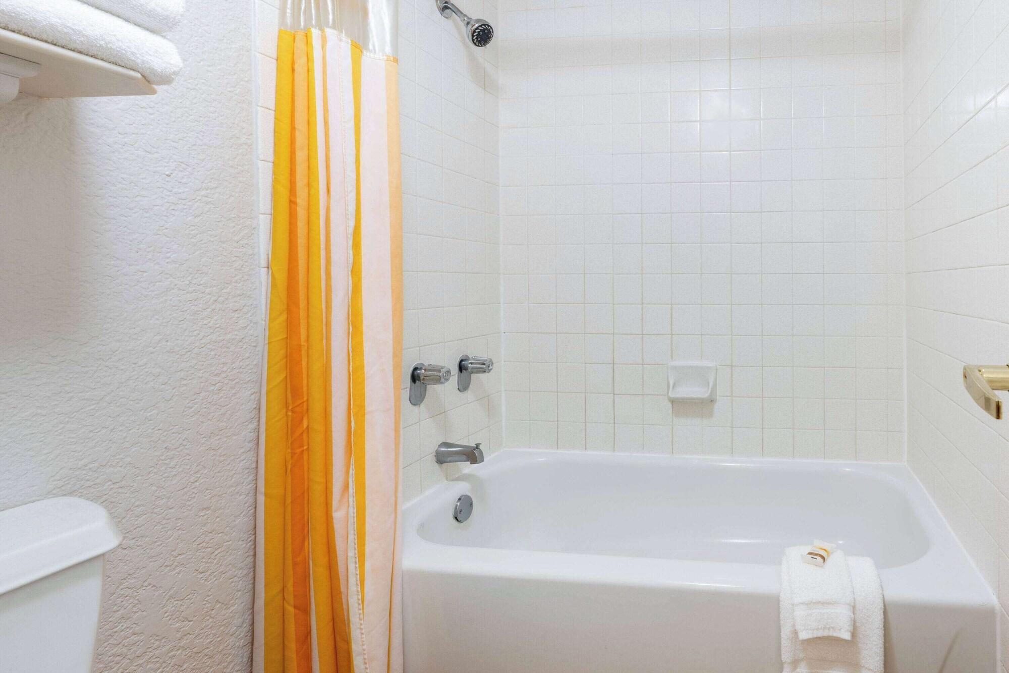 Super 8 by Wyndham The Woodlands North - photo 26