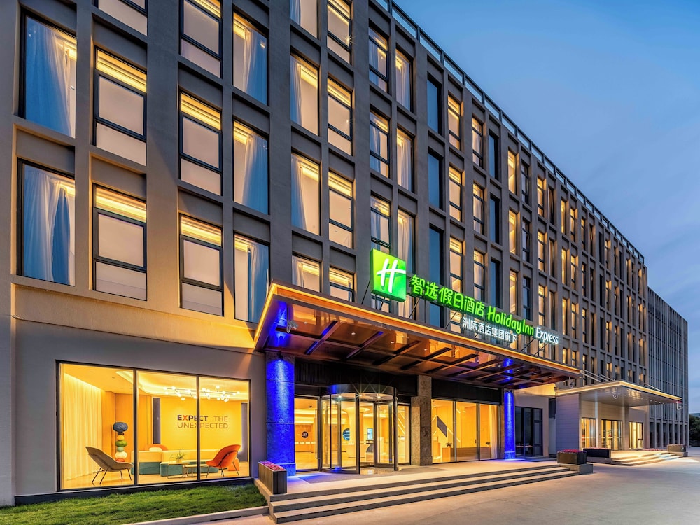 Holiday Inn Express Shanghai PVG Zhuqiao by IHG — 4-Star Luxury Hotel in Shanghai, People's Republic of China