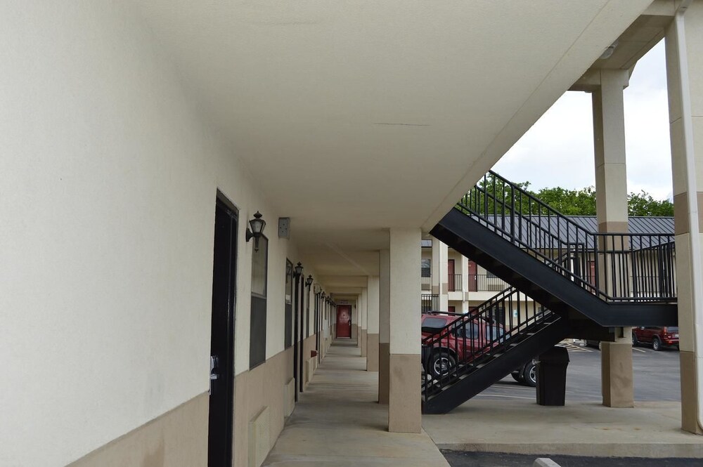 Motel 6 Atoka OK - photo 22