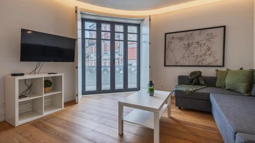 Modern and Bright Apartment by LovelyStay — 4-Star Luxury Hotel in Lisbon, Portugal