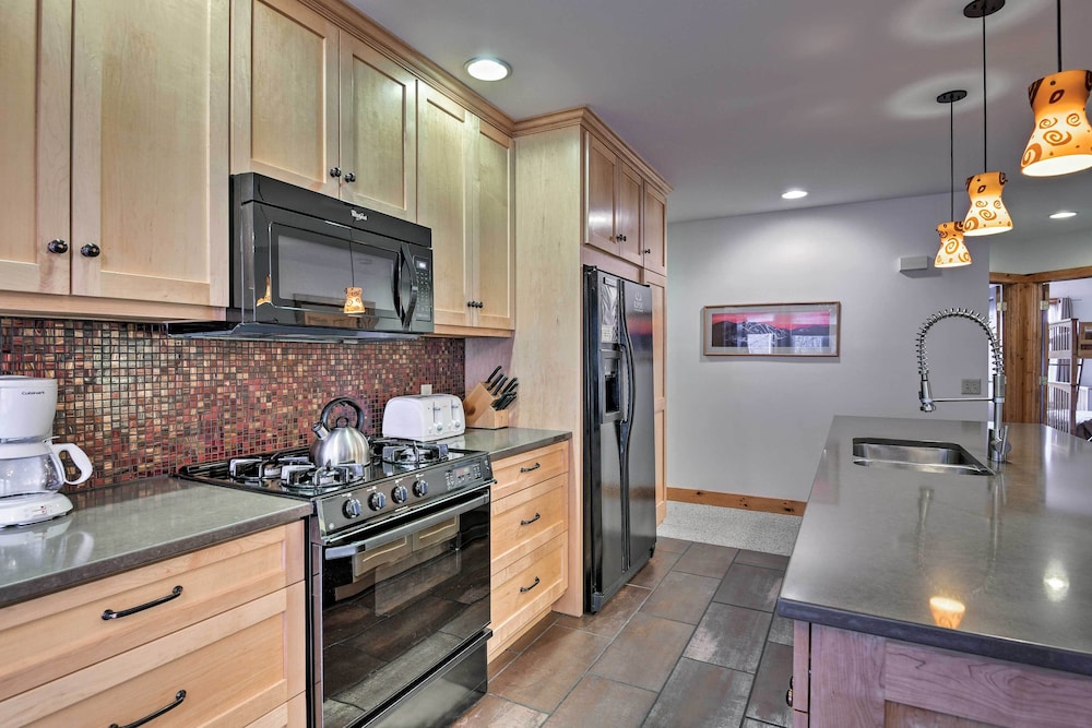 Ski In Resort Family Condo with Deck at Jay Peak - photo 21