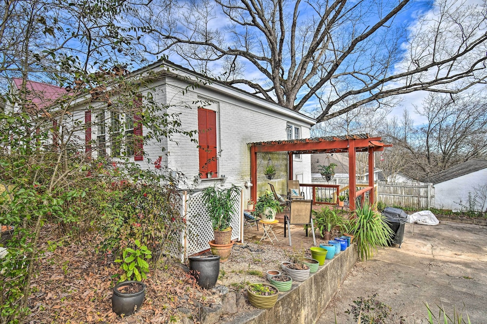 2 Mi To Oaklawn Casino Home with Peaceful Yard - photo 27