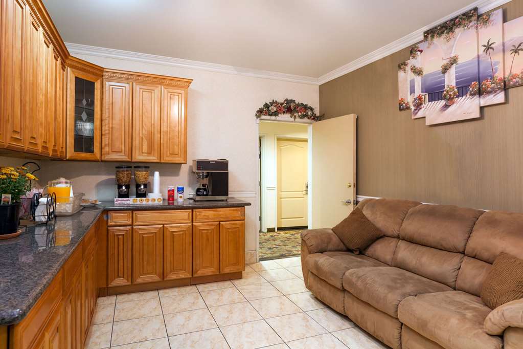 Howard Johnson By Wyndham Bakersfield CA - photo 15
