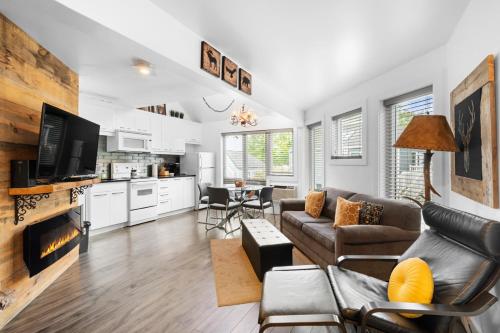 Chouette 2039 Tremblant Ski In Out Pedestrian Village in Mont-Tremblant, Canada