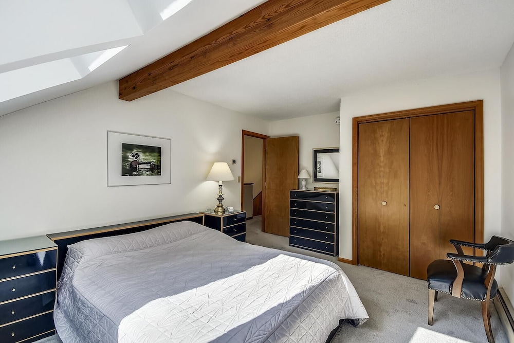 Colony Club E23 - last minute hotel in Mendon