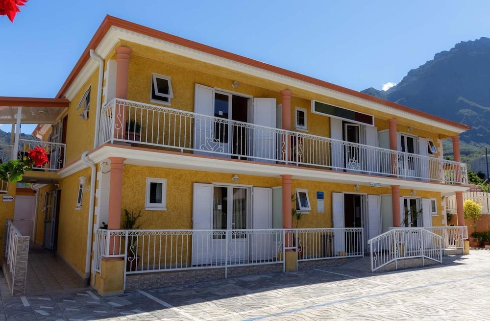 Résidence Hôtelière Otroiza in Cilaos, Réunion