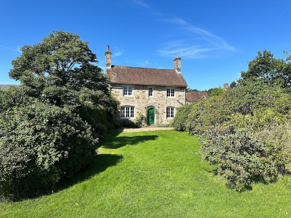 Market Garden Cottage — 5-Star Luxury Hotel in Horsham, United Kingdom