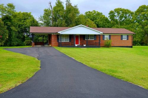 Spacious Pet Friendly Home — 4-Star Luxury Hotel in Martinsville, United States
