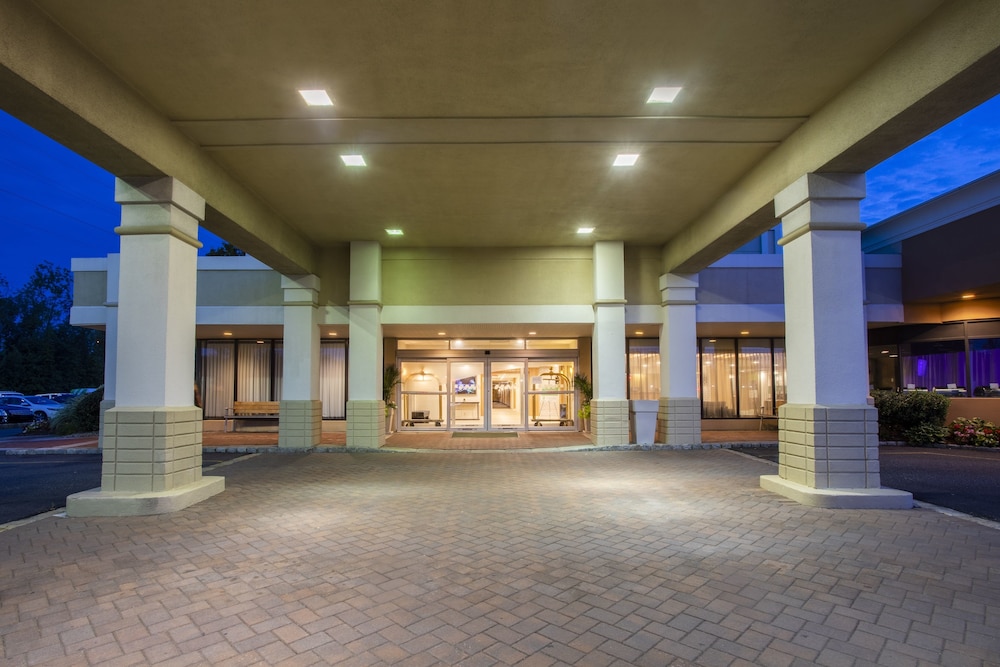 Holiday Inn Suites Parsippany Fairfield By Ihg — Parsippany