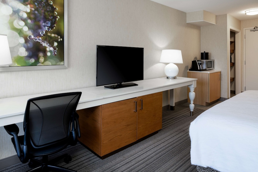 Hilton Garden Inn Roseville - photo 9