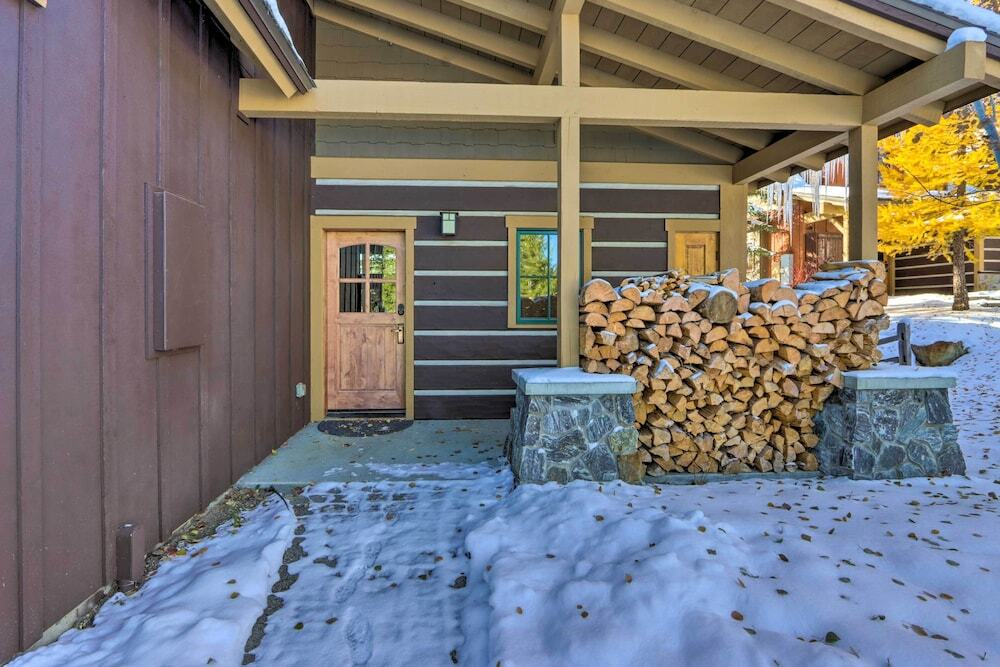 Ski InandSki Out Donnelly Townhome with Hot Tub — 4-Star Luxury Hotel in Cascade, United States