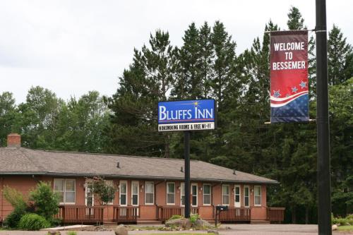 Bluffs Inn - photo 3