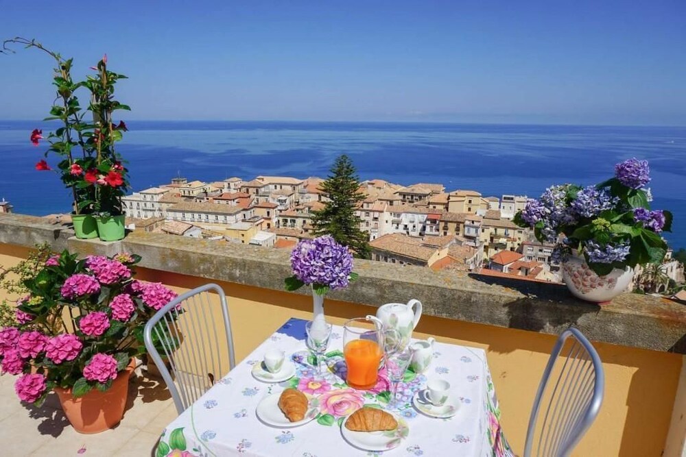 Il Terrazzo Su Pizzo — 4-Star Luxury Hotel in Pizzo, Italy