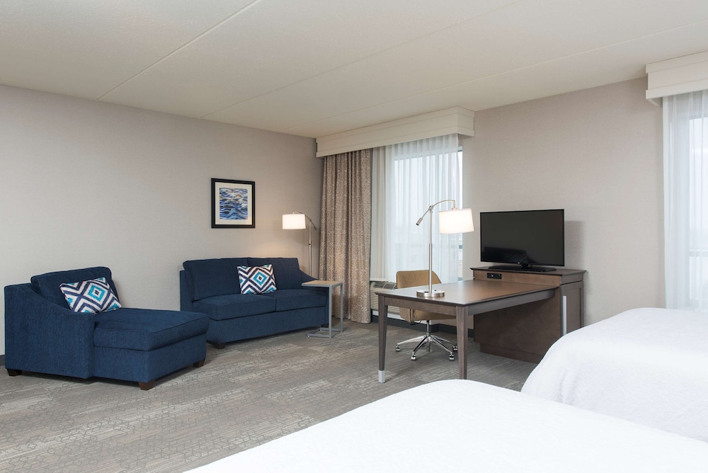 Hampton Inn & Suites Grand Rapids Downtown - photo 32