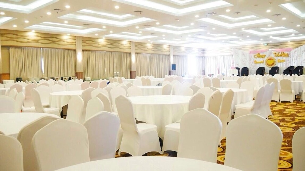 The Golden Bay Hotel Batam — hotel in Batam