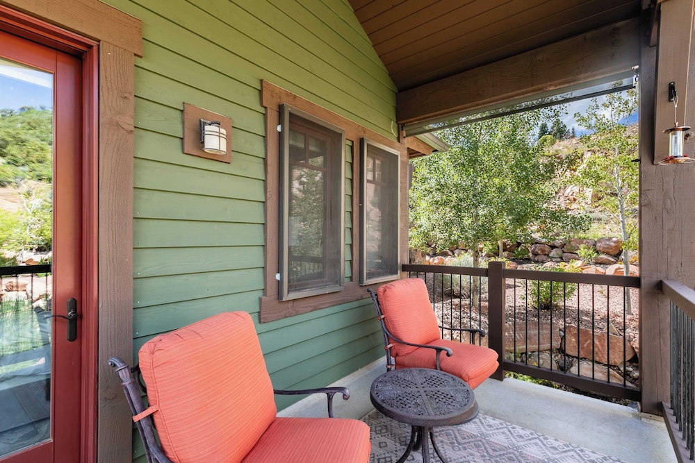 Fairway Ski and Golf Retreat by Avantstay Blocks From the Ski Lift Beautiful Views w Hot Tub - photo 30