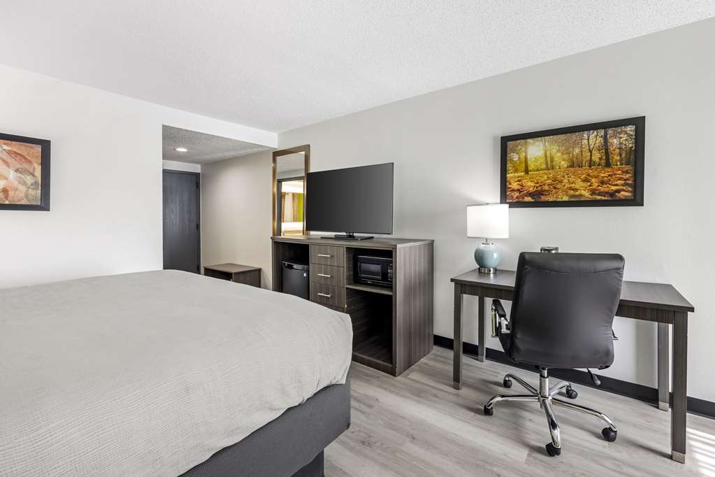 Quality Inn Clarksville Exit 11 - photo 9