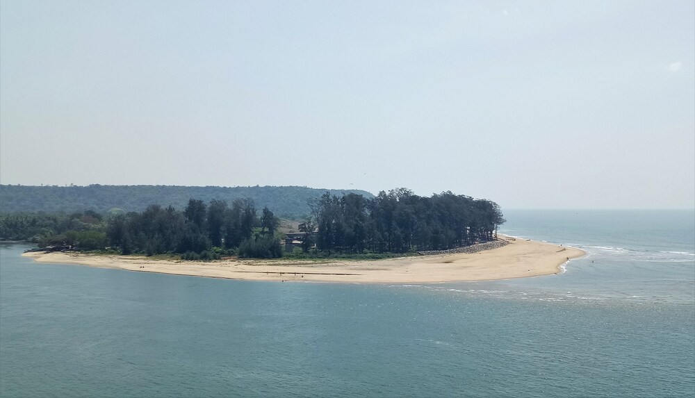 Hill Rock - carbon neutral hotel in Mormugao