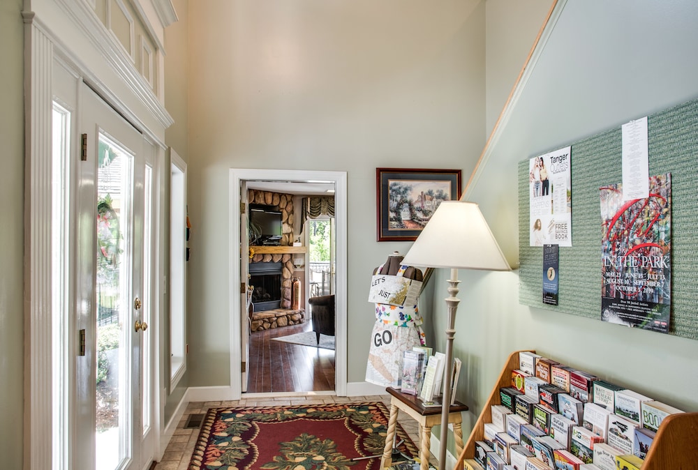 Boxwood Lodge - photo 3