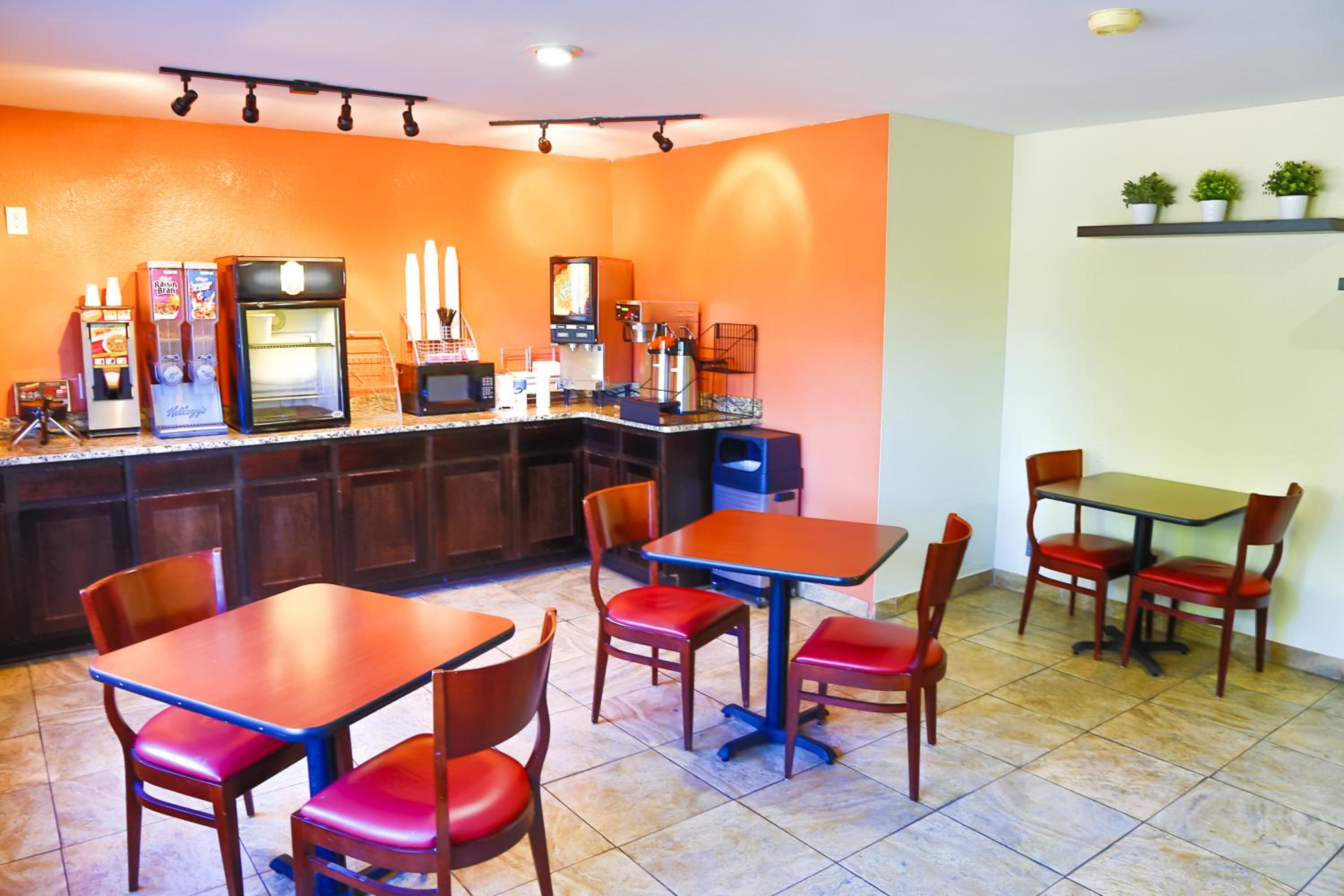 Super 8 by Wyndham Charlotte University - photo 30