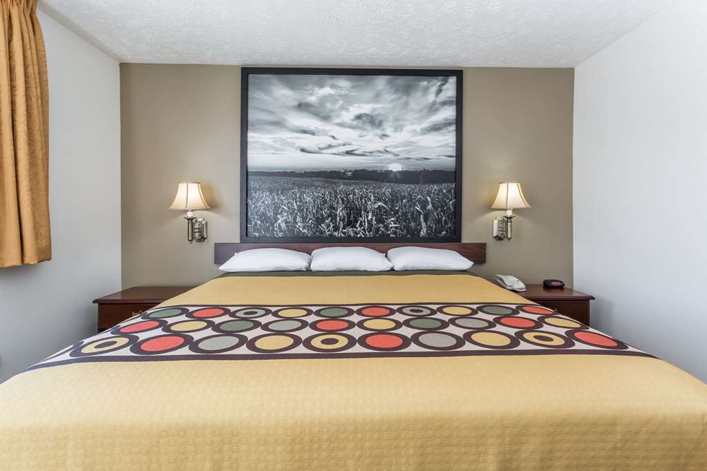 Super 8 by Wyndham Alma - photo 6