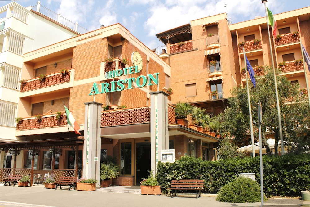 Hotel Ariston — Marina Di Grosseto