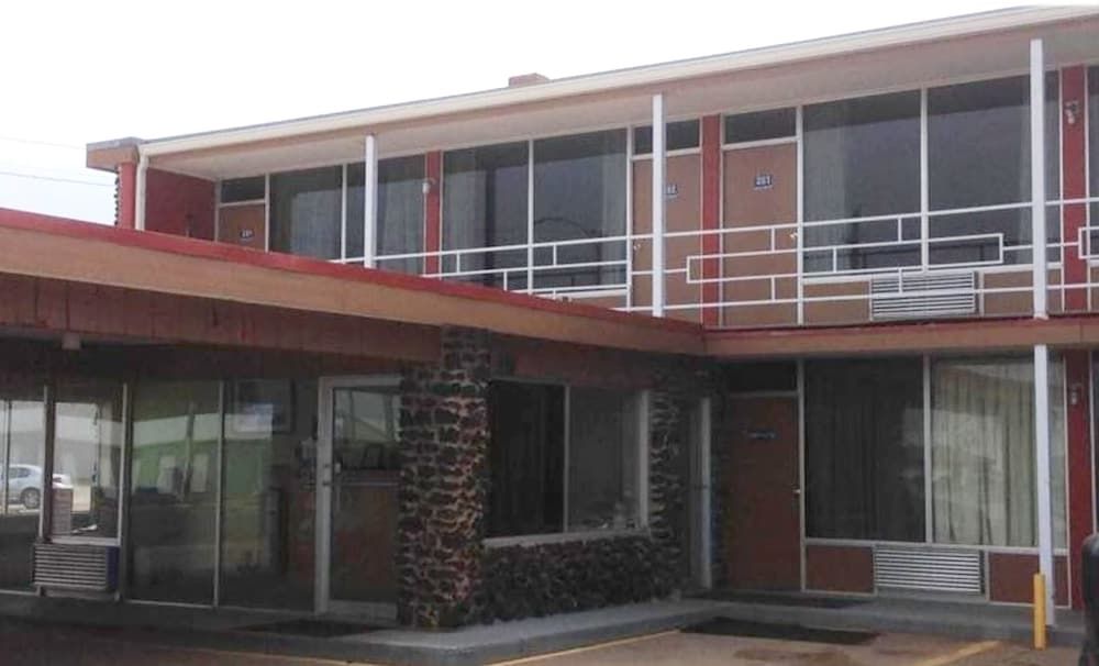 Coratel Inn and Suites By Jasper Anthony - photo 17