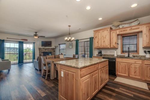 2BR Village At Indian Point1704 near SDC Free Tickets Daily up to 500 in Branson, United States