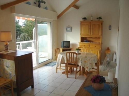 Apartment Av. Bosquets Appt T3 Avec Garage Proche Plage Et Lac — 4-Star Luxury Hotel in Les Sables-D'olonne, France