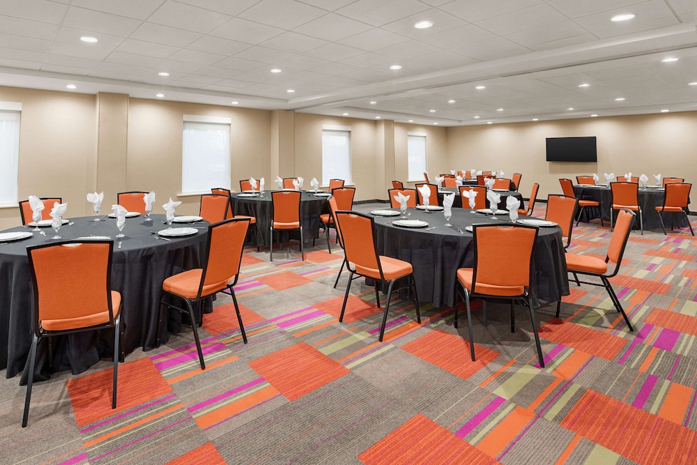 Home2 Suites by Hilton Woodbridge Potomac Mills - photo 40